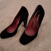 Śliczne czółenka/szpilki GINO ROSSI 38