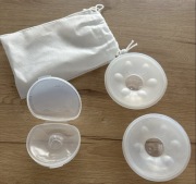 Zestaw medela oslonka do karmienia i 2 kolektory do pokarmu muszlowe