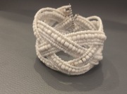 Bransoletka biała z koralików 