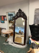 Duże stojące lustro ozdobne