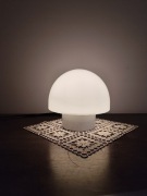 Lampa ze szklanym mlecznym kloszem grzybek z porcelanową oprawą LOFT