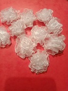 Białe kwiatki szyfonowe z materiału