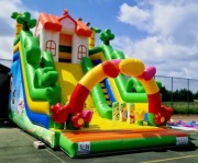 Dmuchana zjeżdżalnia (dmuchaniec)