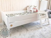 Drewniane łóżko dziecięce