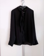 Elegancka czarna koszula bluzka marki Esmara z wiązaniem pod szyją