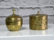 Dwa puzderka szkatułki mosiężne pojemniki z mosiądzu