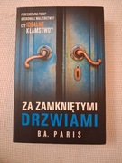Za zamkniętymi drzwiami 