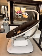 4moms Bujak dla niemowlaka, kołyska. Naśladuje ruch rodziców.