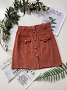 Spódnica mini zamszowa z pięknymi guzikami