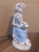 Figurka dziewczyny 18 cm