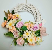 Wianek wiosenny na drzwi