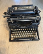 Zabytkowa maszyna do pisania Underwood