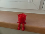 Walentynki Figurka róży z wiszącymi nogami na walentynki.