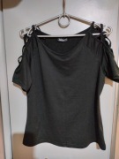 Fajna koszulka z wycięciem na ramionach