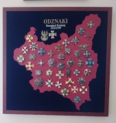 Tablica, wraz z odznakami Kawalerii Polskiej 1918-1939