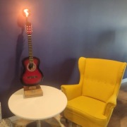 Lampa z gitary, rękodzieło, zawracanie gitary, recykling