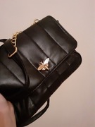 Czarna torebka pszczółka 