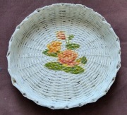 Taca, Koszyk z wikliny papierowej zdobiony de cupage