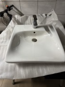 Umywalka Koło razem z baterią 