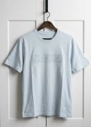 Błękitna koszulka męska z wytłoczeniem