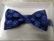 Muszka z poszetką (MAGF2)