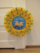 Piniata Minionki żółta z niebieskimi wstawkami 