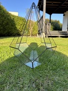 Piękne szklane terrarium geometryczne.