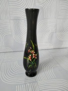 Czarny wazonik z laki 