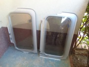 Dwie szyby do przyczepy kempingowej/ kampera
