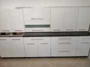 Meble kuchenne fronty połysk, drzwi cichy domyk