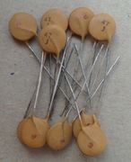 47pF 500V L-5 KFP CERAD kondensator cer. zabytek PRL 