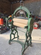 Magiel ręczny, wyżymaczka Haller z przełomu XIX/XX wieku 