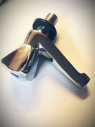 Pojedyńczy kran z zimną wodą metalowy