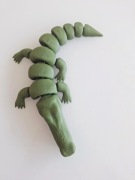 Sensoryczny Krokodyl z Ruchomym Kręgosłupem – Fascynacja i Spokój w Jednym!