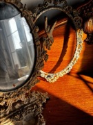 Zestaw mosiężny antyk: lustro + rama serce róże patyna