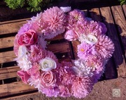 Kompozycja kwiatowa wianek ,na grób Wszystkich Świętych 