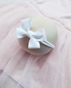 Biała opaska kokarda na chrzest urodziny sesję zdjęciową 