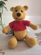 Ręcznie robiony Kubuś Puchatek – unikatowa, miękka i bezpieczna maskotka