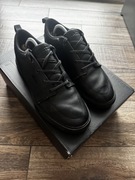 zadbane i stylowe trampki marki Lacoste rozmiar 43 głęboka czerń