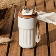 Kubek termiczny z wyświetlaczem temperatury LED