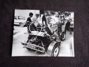 PRESS FOTO: TRÓJKOŁOWIEC Z SILNIKIEM "MALUCHA"