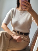 Biały sweter damski na krótki rękaw elegancki na wiosnę ciepły miły