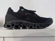 On Running Cloudstratus Black EU 42 – nowe, oryginalne