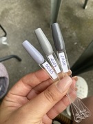 Zestaw lakierów hybrydowych do paznokci.