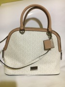 Damska torebka marki GUESS