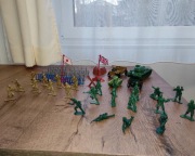 Żołnierzyki plastikowe figurki i pojazdy wojskowe lata 90