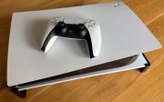 Konsola Sony Playstation 5 1.5TB z napędem + pad + podstawka