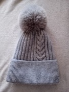Czapka szara damska z pomponem z dodatkiem wełny ocieplana 