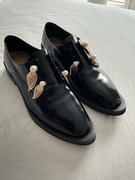 Coliac ekstrawaganckie pantofle ze złotymi skrzydełkami i perłami