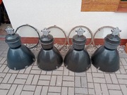 Stare wiszące lampy przemysłowe 